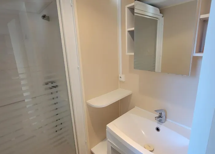 Mobilhome Au Les Salins De La Gardiole Ex Europe Кемпинг Вик-ла-Гардьоль